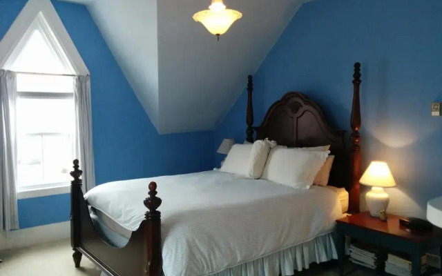 Fairmont House Bed & Breakfast
