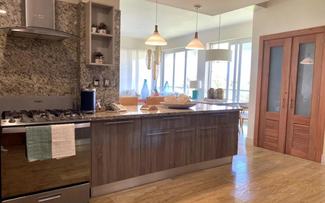 Georgeus 4BR Apartment at Blue Jacktar