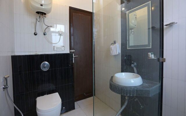 OYO Flagship 144 Noida Expressway NSEZ