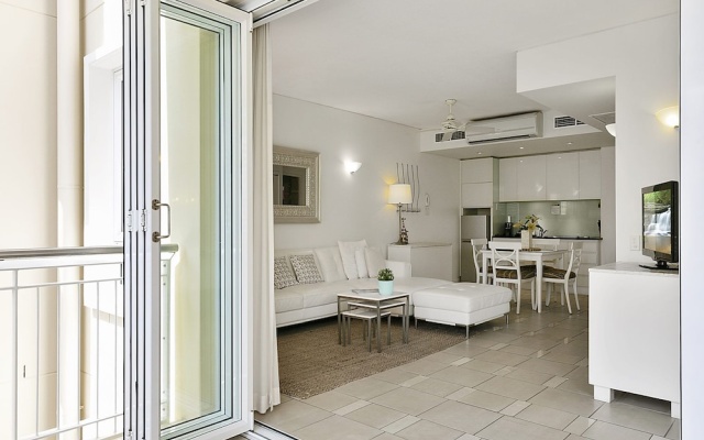 Hastings Street Unit Across Road From Beach Unit 524 32 Hastings Street – Guest Rooms – Noosa Heads