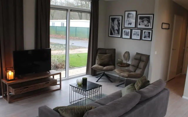 Modern Chalet Only 2 km of the Efteling