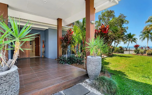 Reeflections Beachfront Holiday House