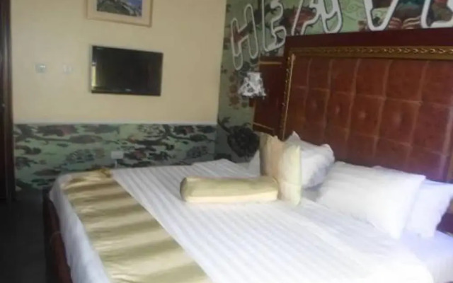 De Heavens Royale Hotel & Towers