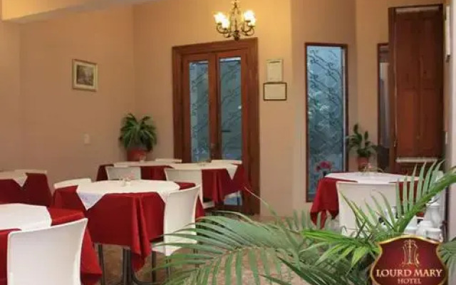 Hotel Lourd Mary