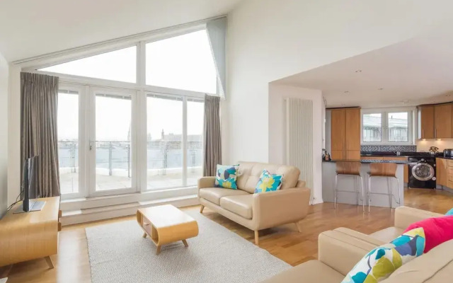 403 Portland Gardens Penthouse Apartment