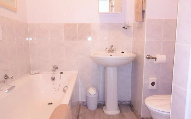 Amzee Bokmakierie Guest House