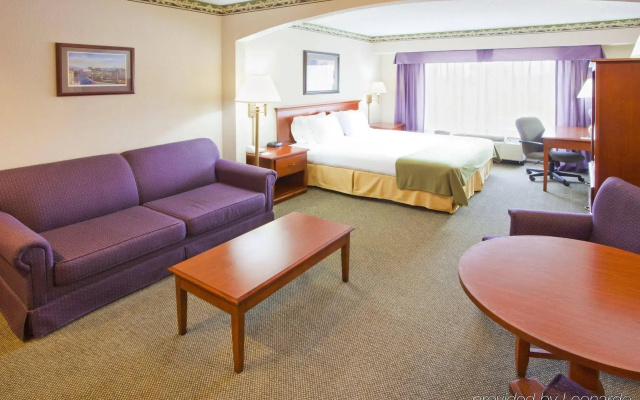 Round Hill Inn