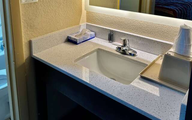 Days Inn by Wyndham Charlotte Northlake