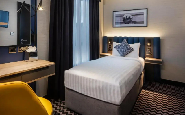 Academy Plaza Hotel