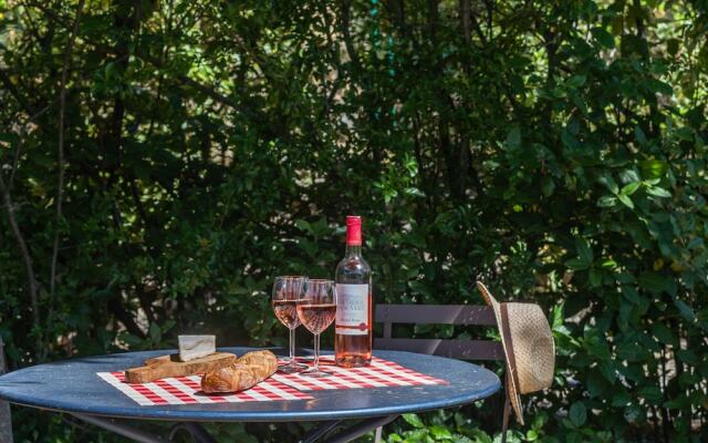 Huge Villa in Montbrun-des-corbières With Swimming Pool