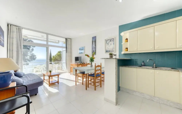 Apartment in Roses With Shared Pool