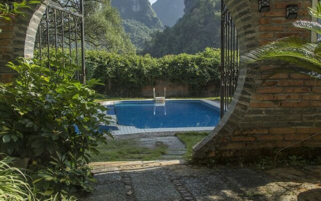 Snow Lion Riverside Resort