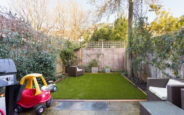 4 Bedroom Family House Near Shepherd's Bush