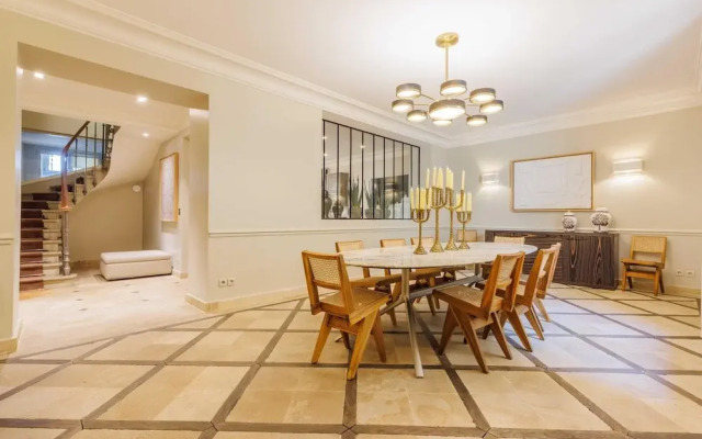 Luxury Mansion With Garden in Heart of Neuilly