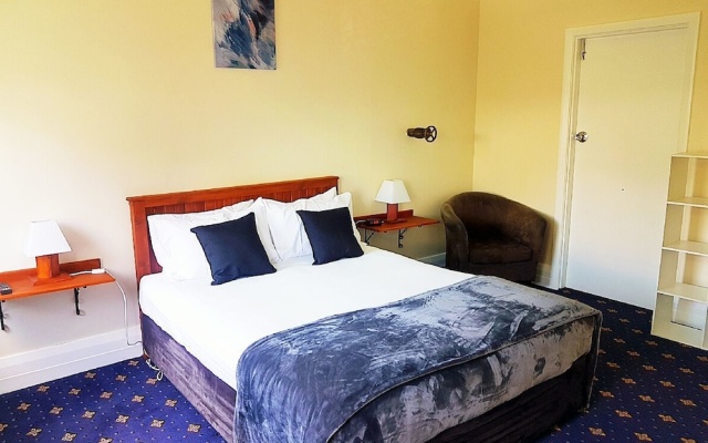 Wharf Hotel – Guest Rooms – Wynyard