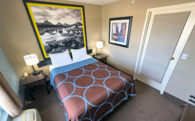Super 8 by Wyndham Edmonton South