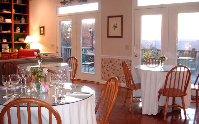 Garden Inn Bed & Breakfast at Bee Rock