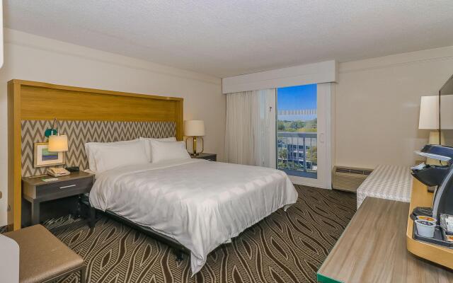 Holiday Inn Resort Oceanfront at Surfside Beach by IHG