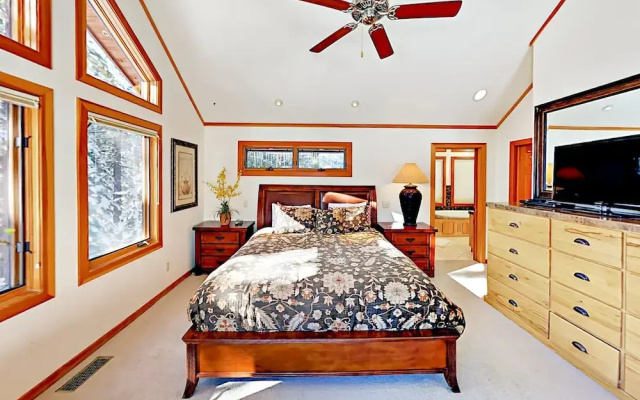 Cabin-esque Tahoe 4 Bedroom Home