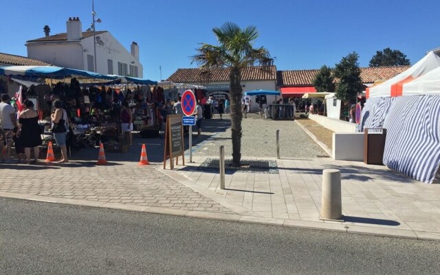 Studio in Rivedoux-plage, With Pool Access, Enclosed Garden and Wifi -