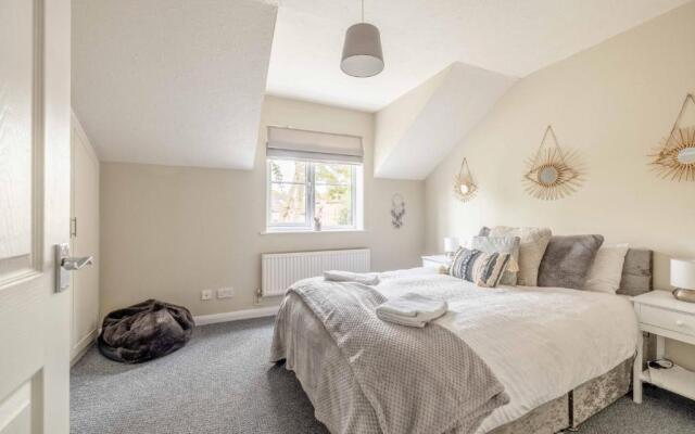 Windsor Burnham Ascot Haven Sleeps 4