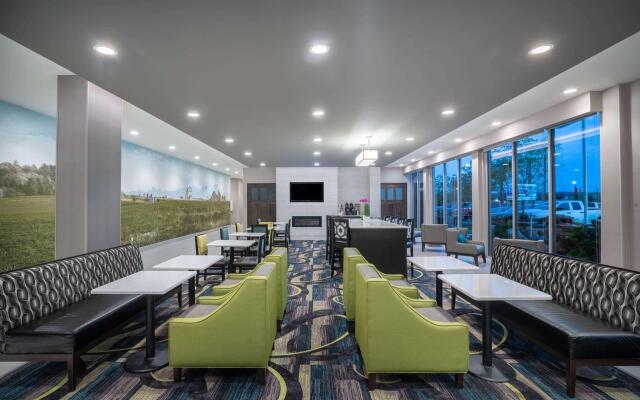 La Quinta Inn & Suites by Wyndham West Memphis