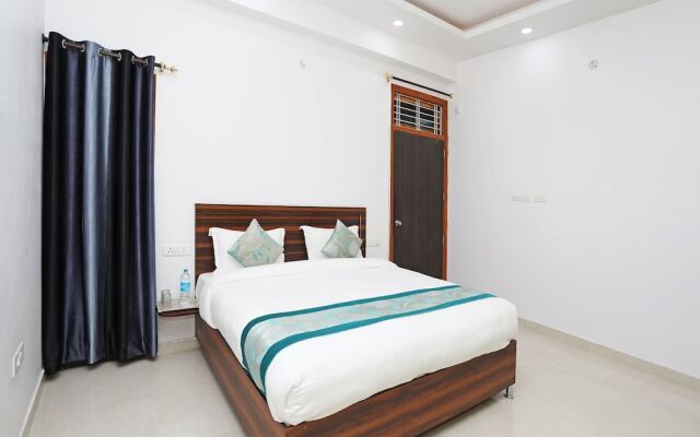 OYO 9967 Hotel Surya