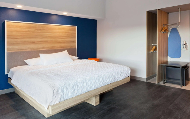 Tru by Hilton Auburn