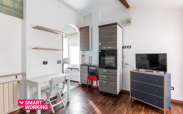 Studio Malcontenti con Terrazzo by Wonderful Italy