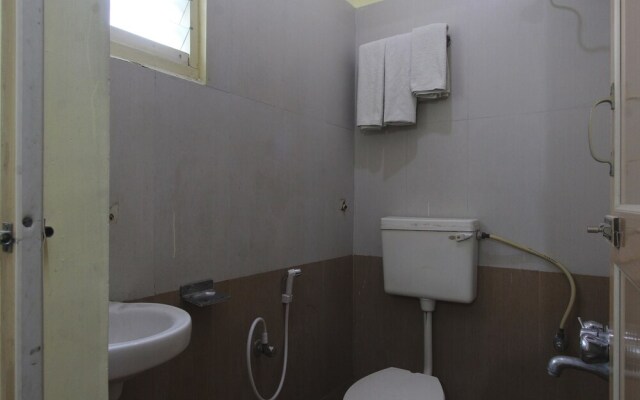 OYO 15926 New Golden Residency