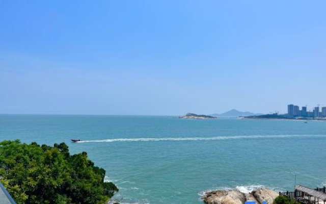 Dongshan Bay man bed and Breakfast