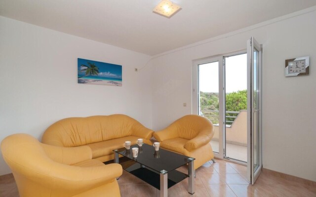 Beautiful Home in Sevid With Wifi and 4 Bedrooms