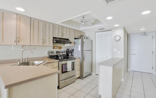 Charming Beachfront Condo With Pool, spa and Views