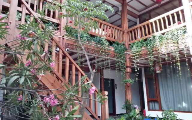 Wolong Inn