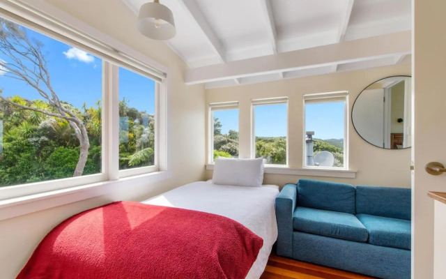 Piha - City Escape, Piha Holiday Home