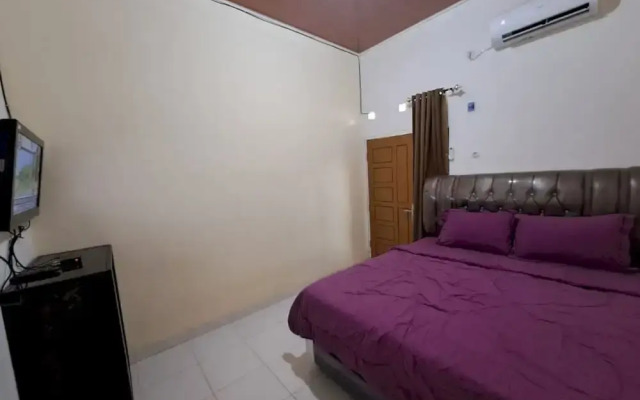 OYO 93714 Guest House Gembul Syariah