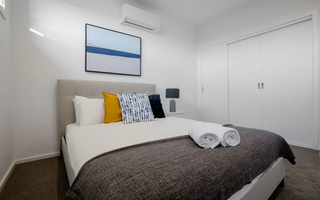 Trendy Sweet Home In Blackburn South