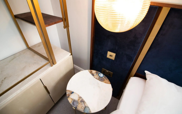 Three Falcons Hotel
