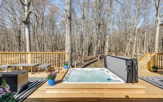 Lake & Beach Access: Bbq-ready Poconos Retreat!
