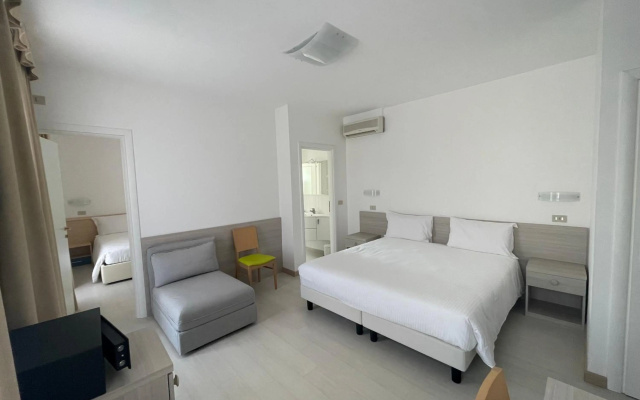 Hotel Athena