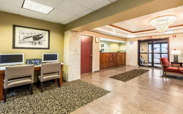 Comfort Inn & Suites Dayton Northwest - Englewood