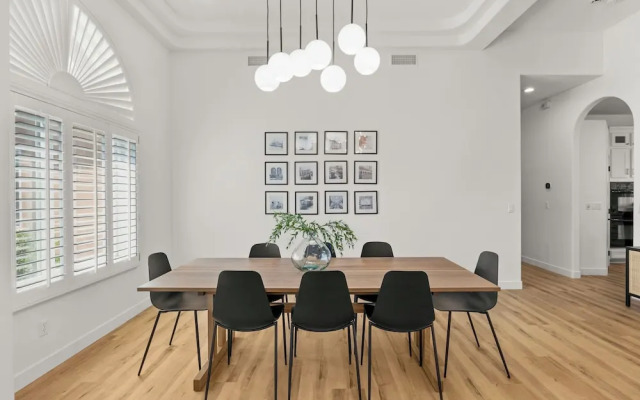 Pool Table, Putting Green: Luxury Oasis in Mesa