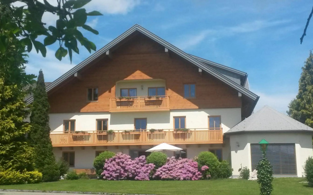 Pension Kreuzinger, 5310 Tiefgraben