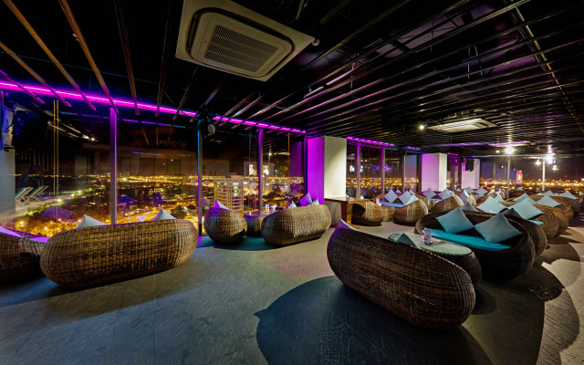 Yarra Ocean Suites Danang