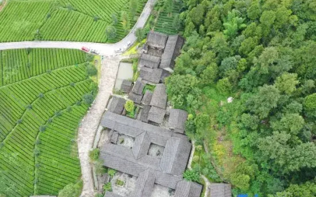 Qujia Courtyard Guesthouse