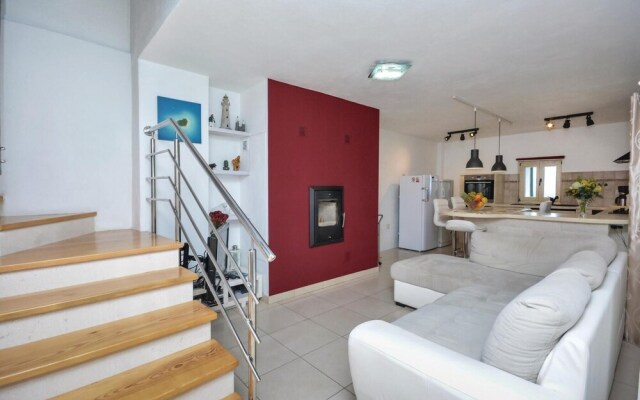 Beautiful Home in Podstrana With Wifi and 3 Bedrooms