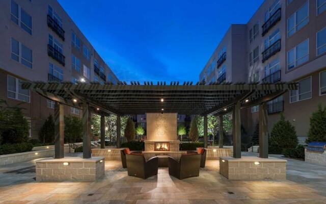 Global Luxury Suites at Toone Street