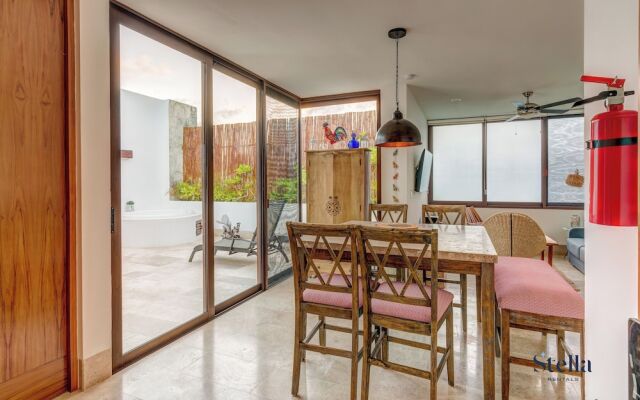 Private Rooftop 1BR Condo with Stunning Common Areas by Stella Rentals