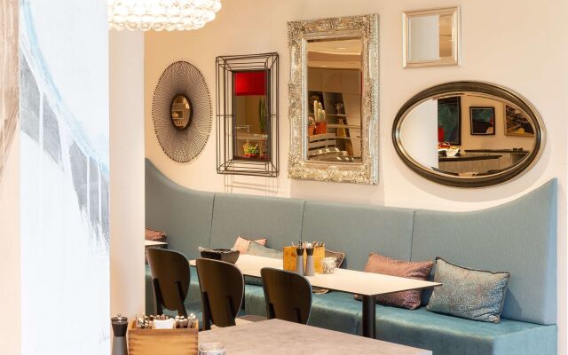 Holiday Inn — the niu, Franz Vienna