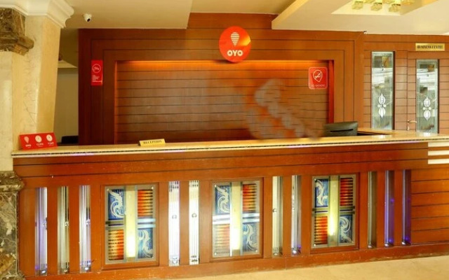 OYO 9954 Emarald Hotel